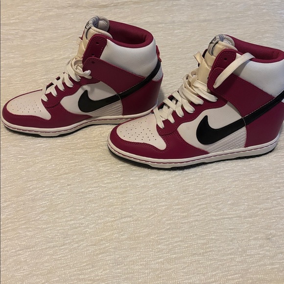 Nike Dunk Sky High-Top Sneakers in Magenta and White - Picture 2 of 4